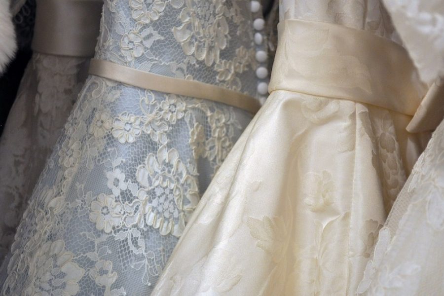 Gli abiti da sposa per i matrimoni civili: l’eleganza senza rinunciare al sogno