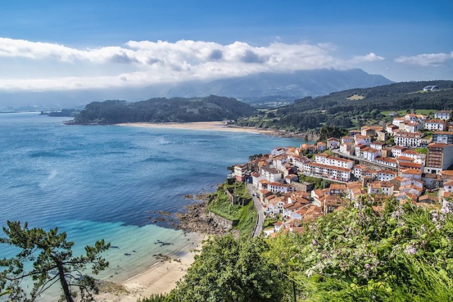 L’Asturia in abito bianco